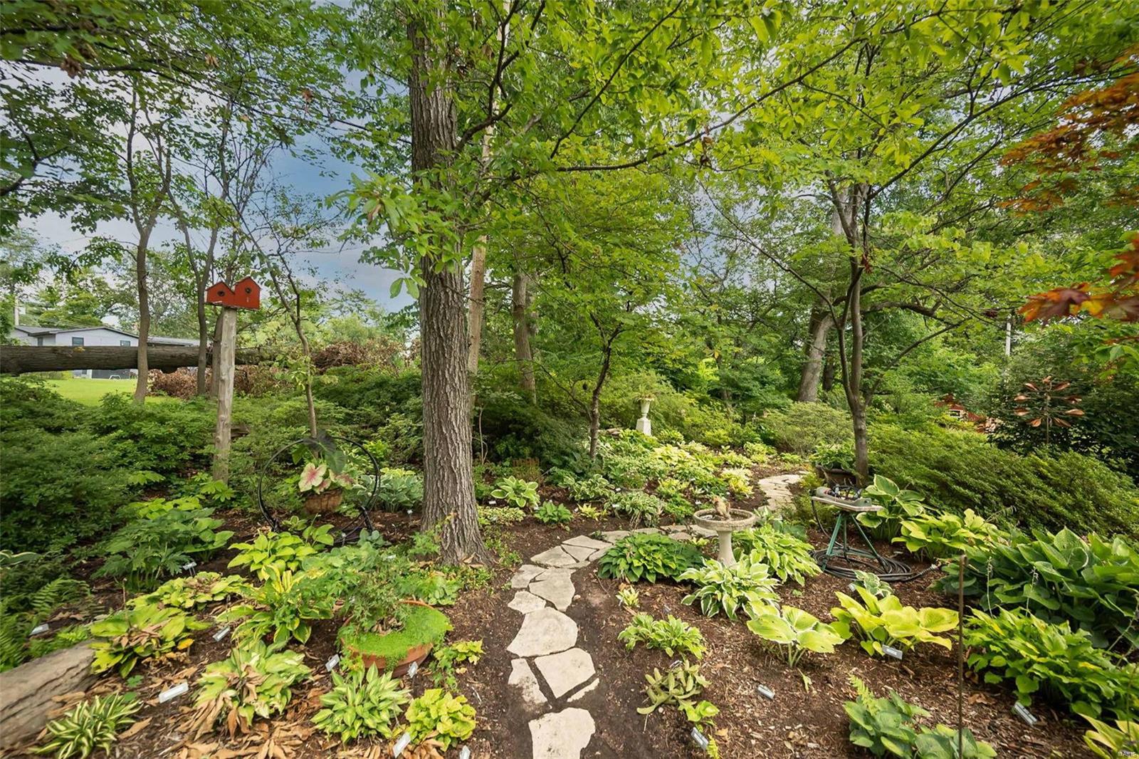 9904 Crestwood Drive