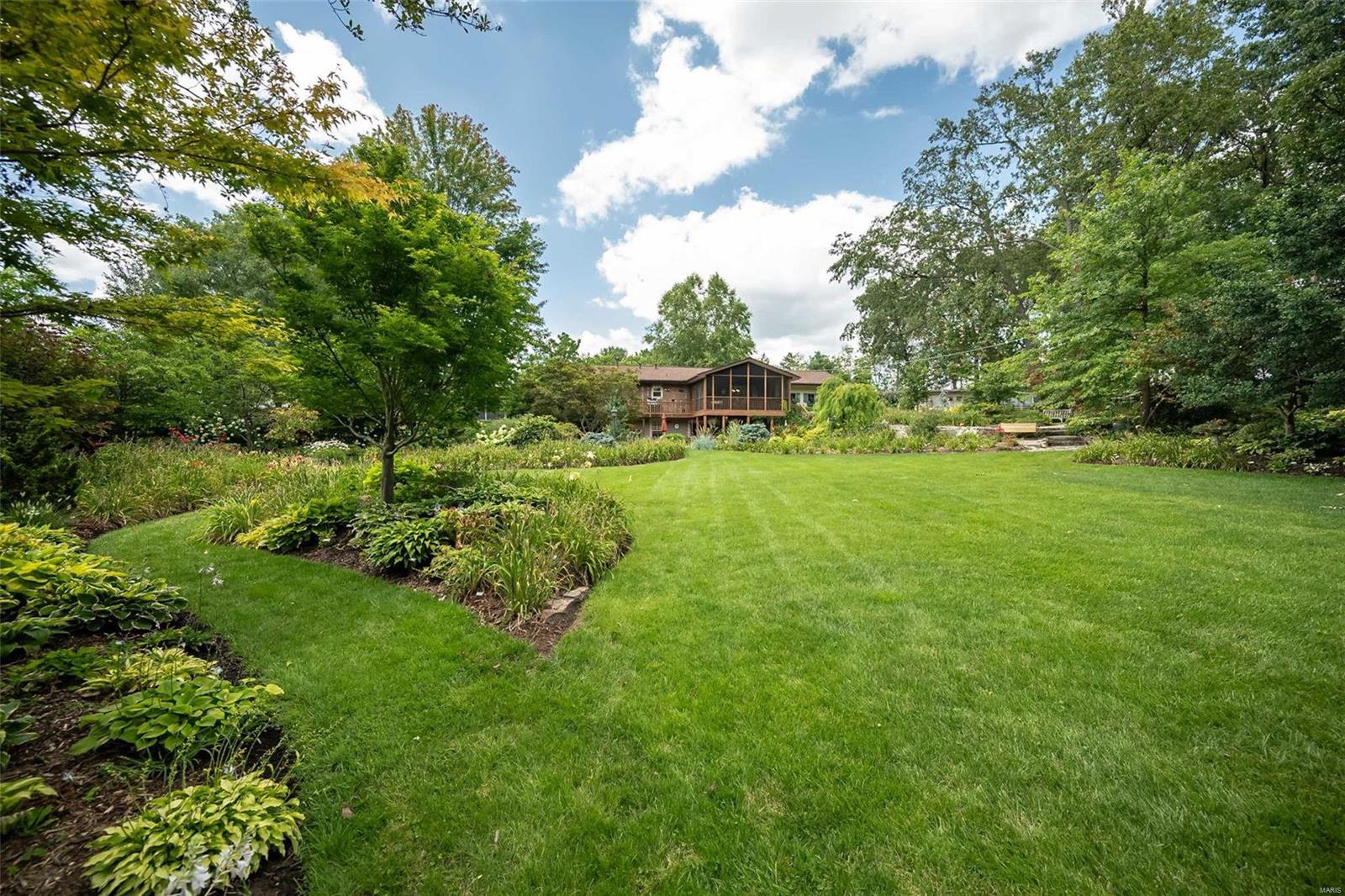 9904 Crestwood Drive