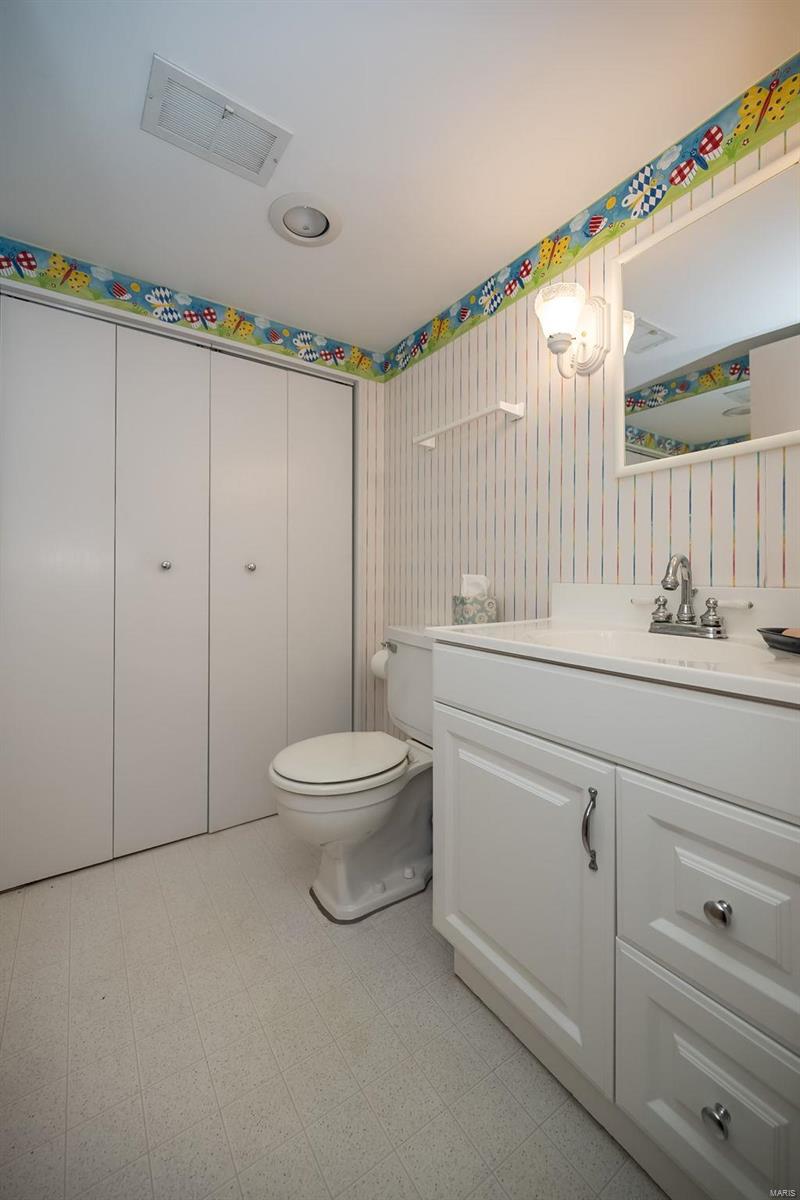 9904 Crestwood Drive