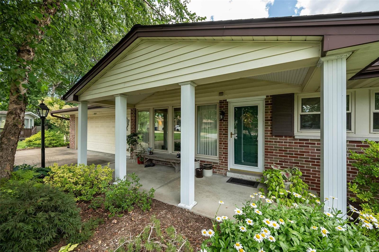 9904 Crestwood Drive