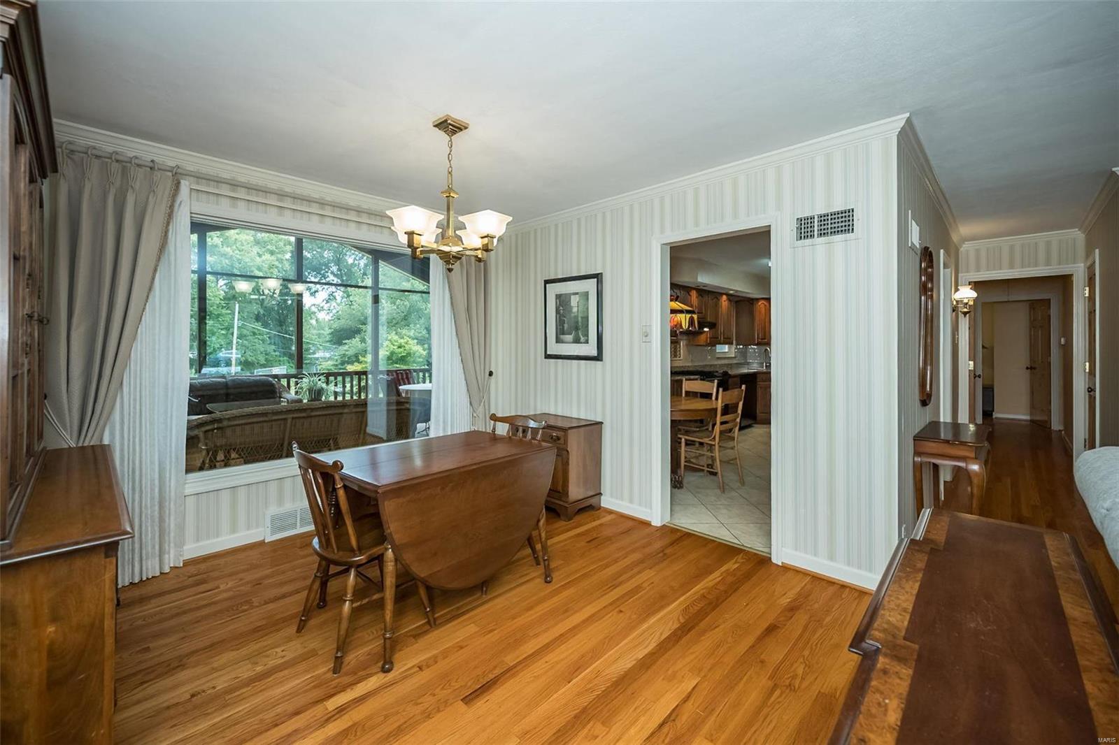 9904 Crestwood Drive