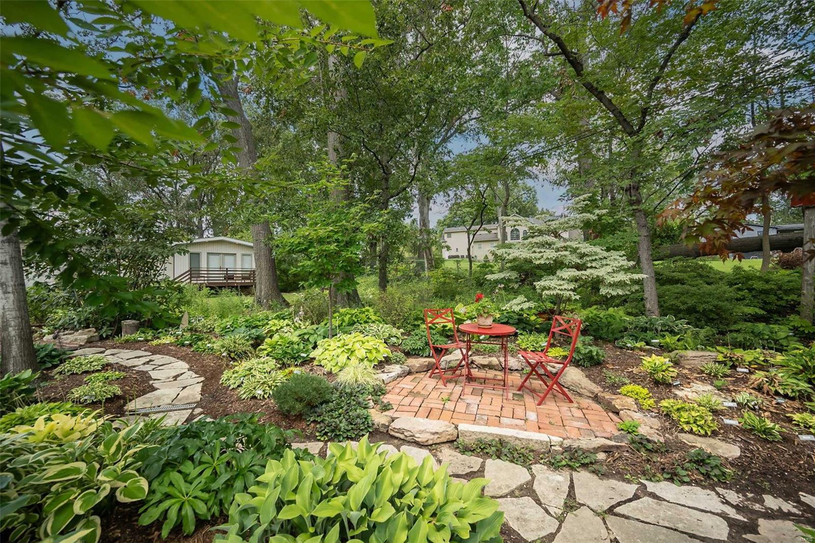 9904 Crestwood Drive