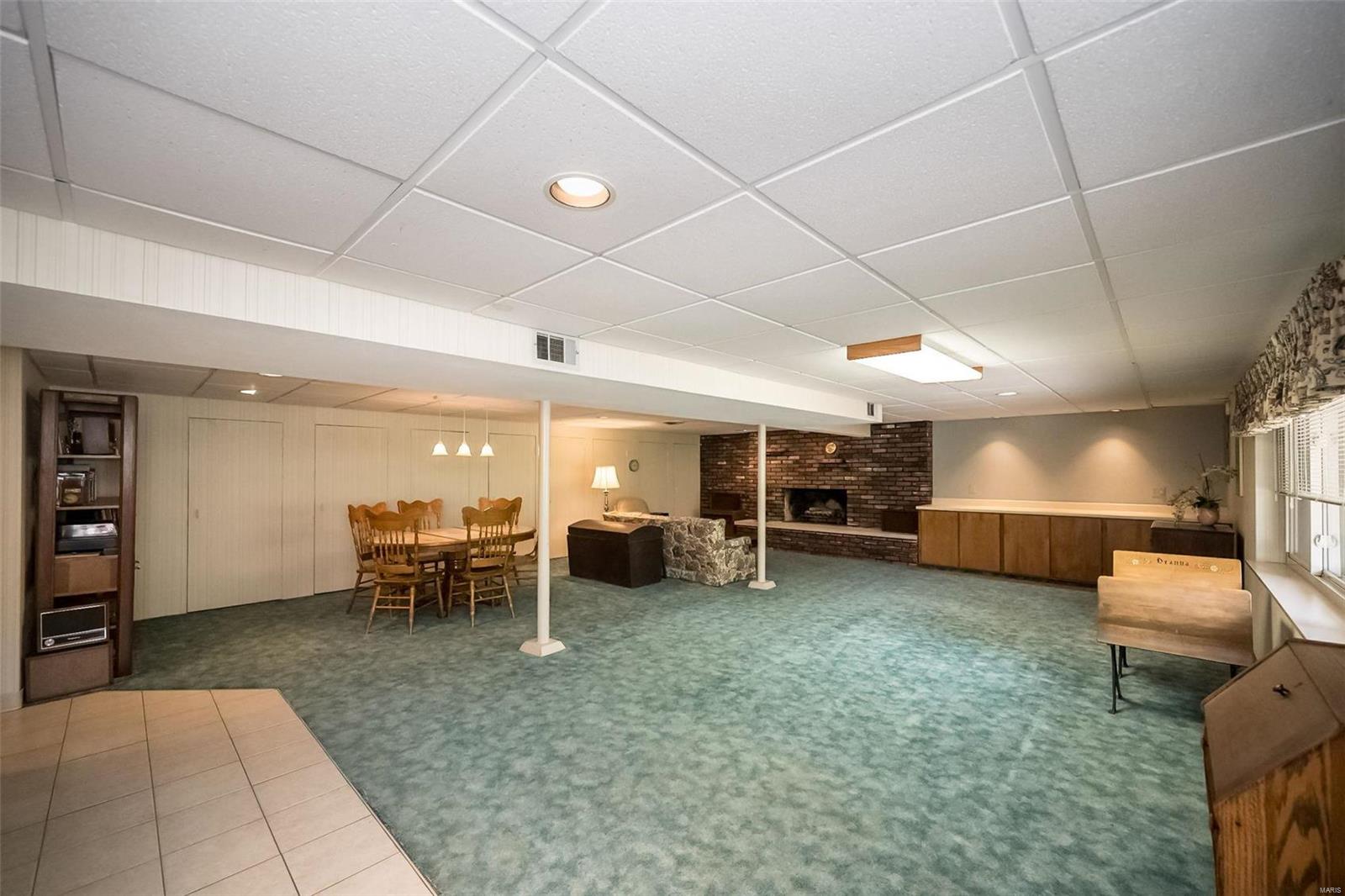 9904 Crestwood Drive