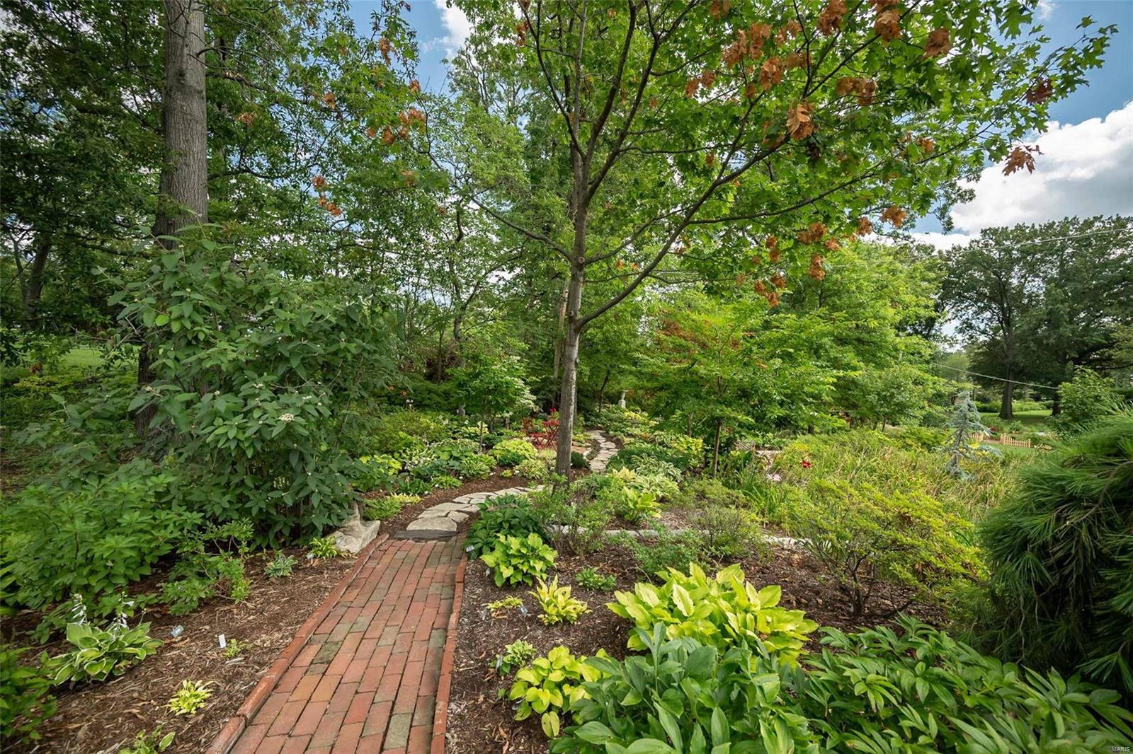 9904 Crestwood Drive