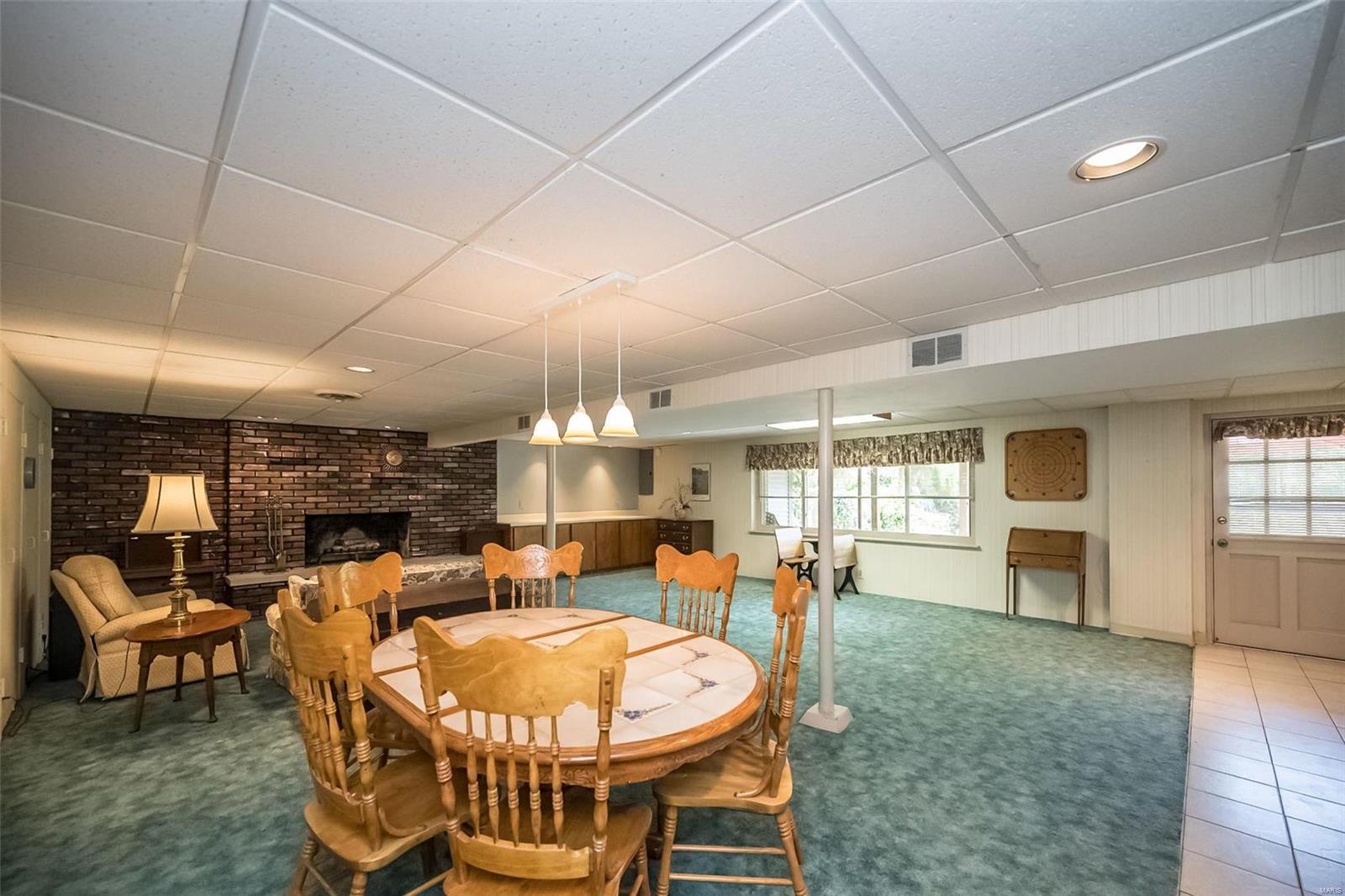 9904 Crestwood Drive