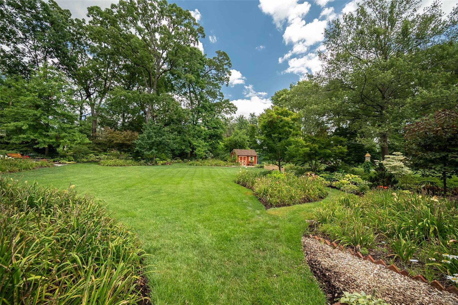 9904 Crestwood Drive