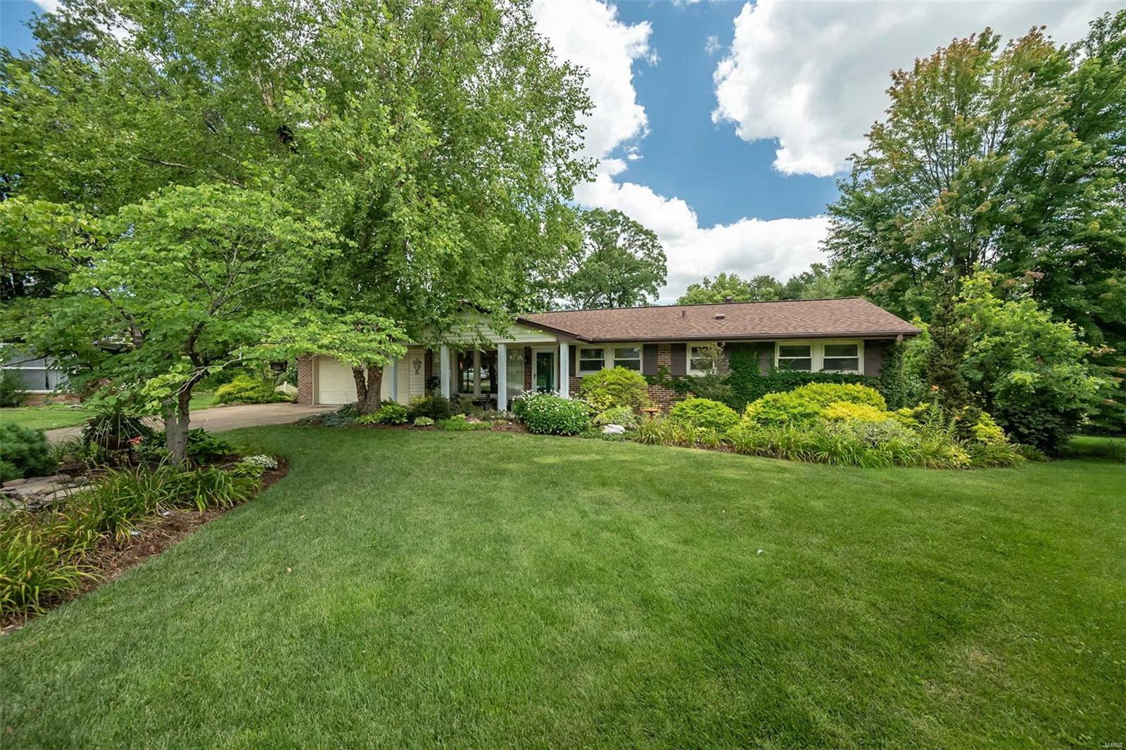 9904 Crestwood Drive