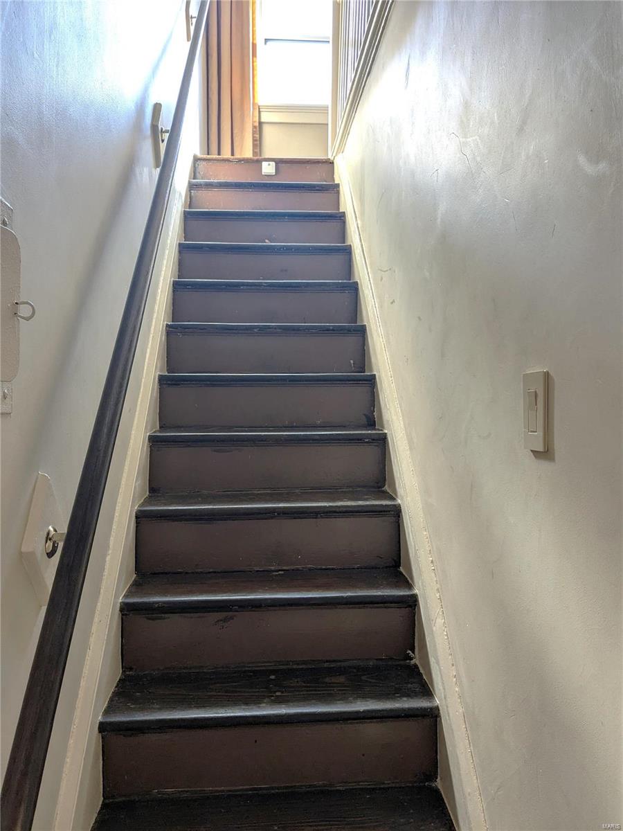 7627 Wydown Unit: 2W