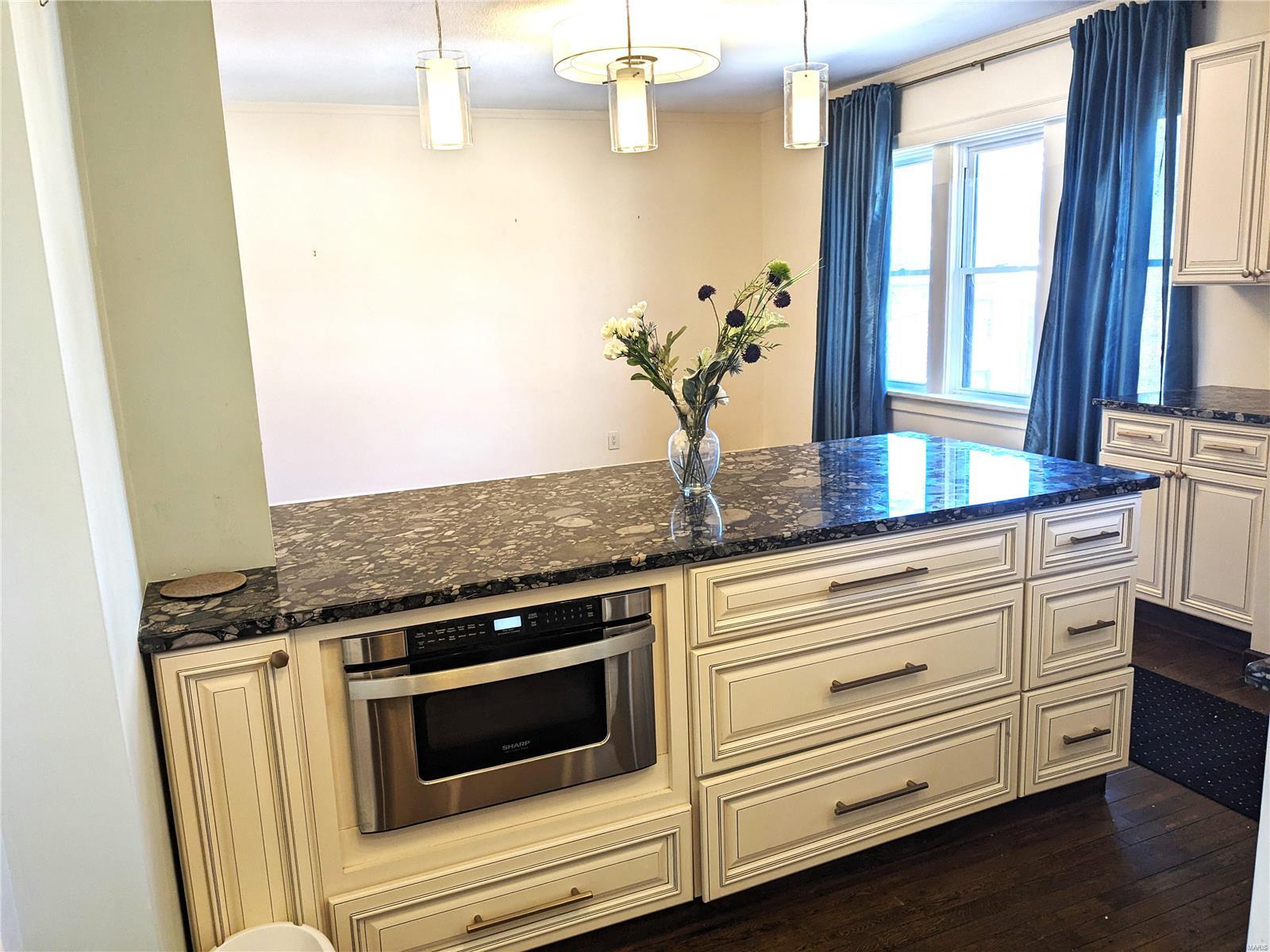 7627 Wydown Unit: 2W