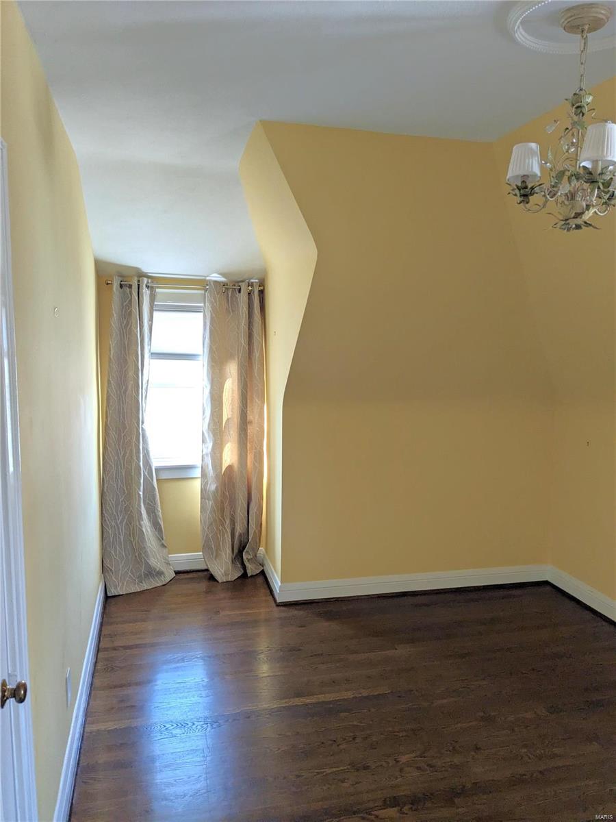 7627 Wydown Unit: 2W