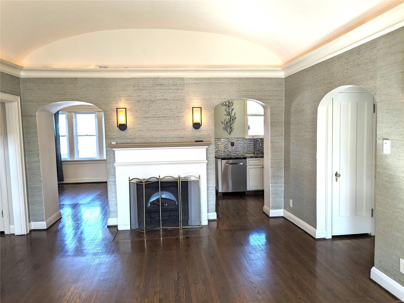 7627 Wydown Unit: 2W