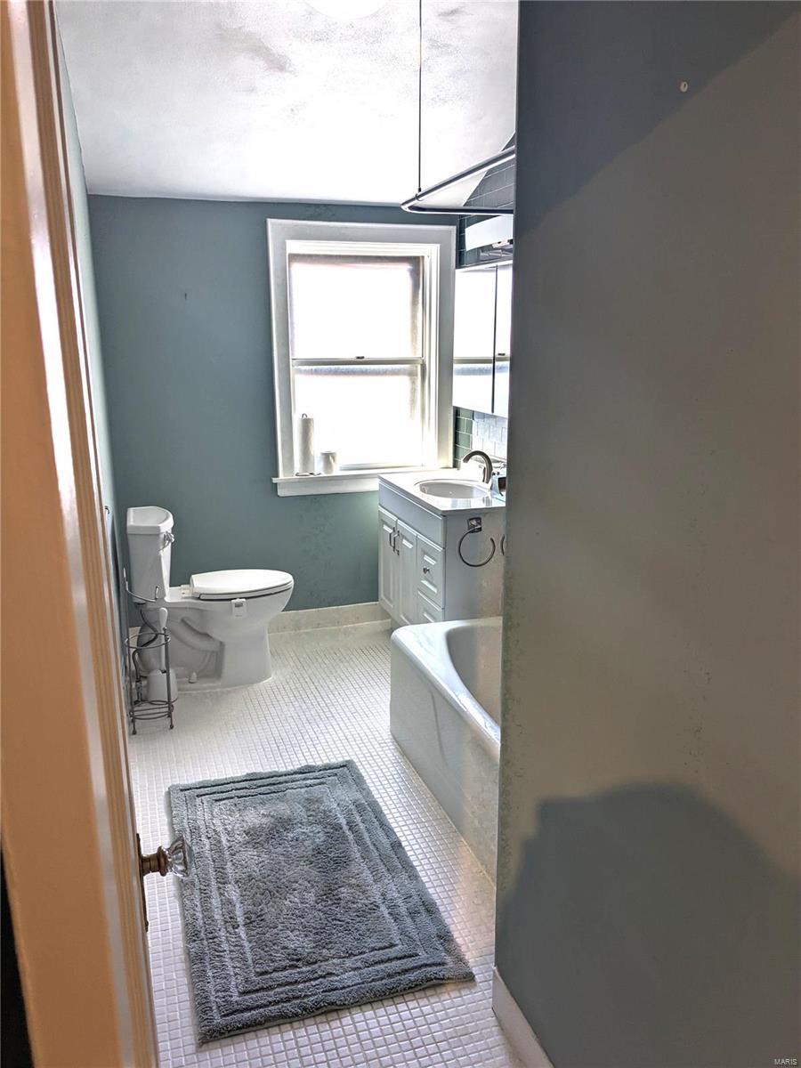 7627 Wydown Unit: 2W