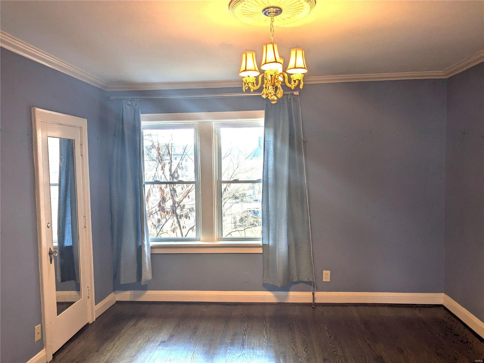 7627 Wydown Unit: 2W