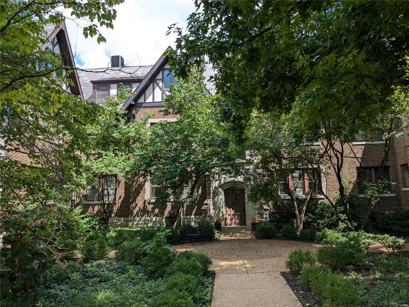 7627 Wydown Unit: 2W