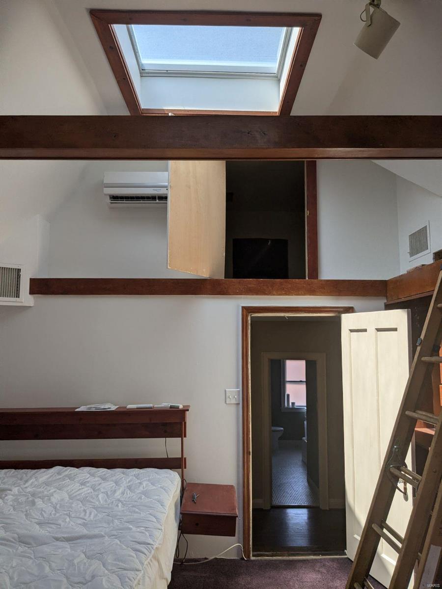 7627 Wydown Unit: 2W