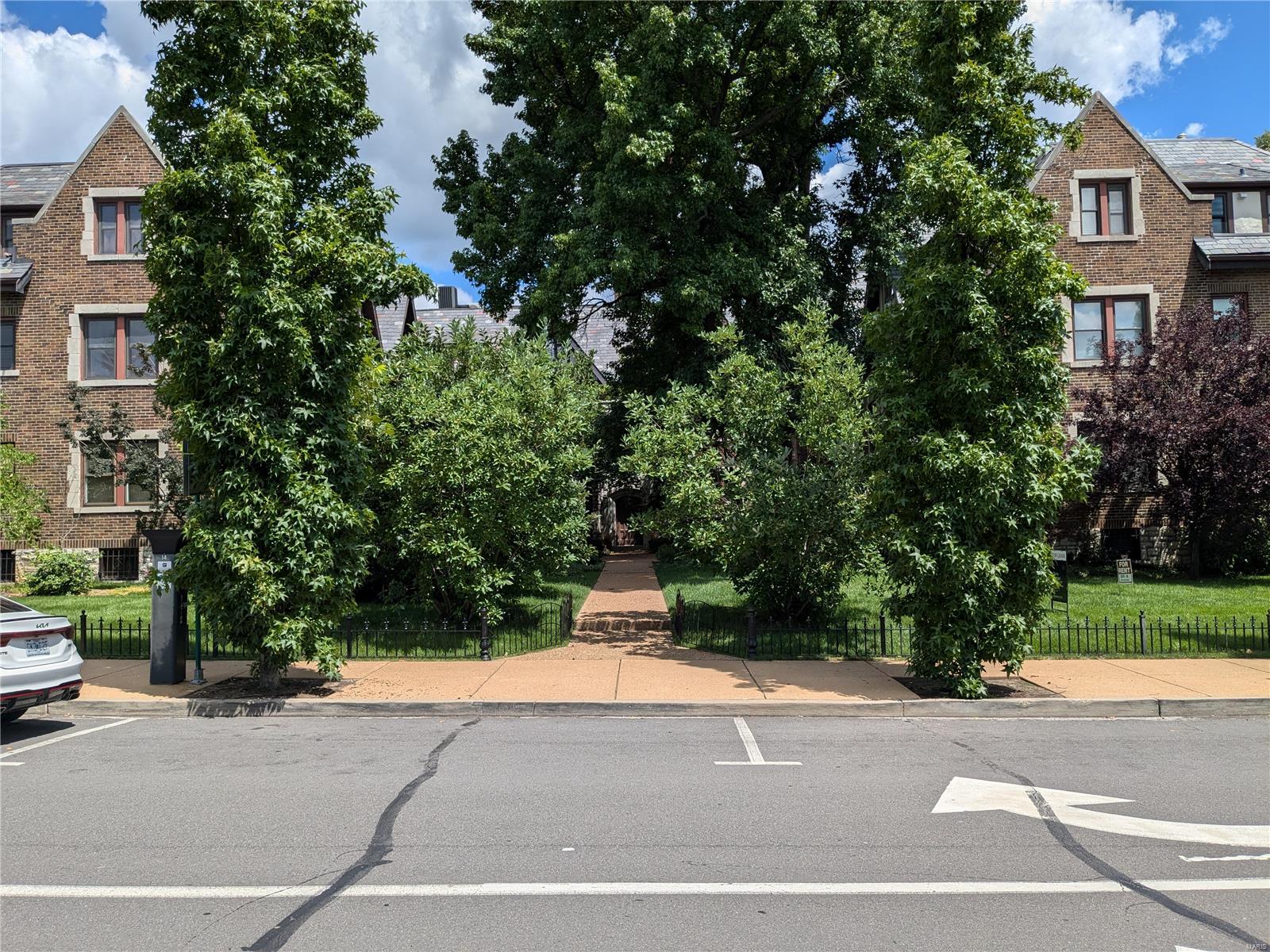 7627 Wydown Unit: 2W