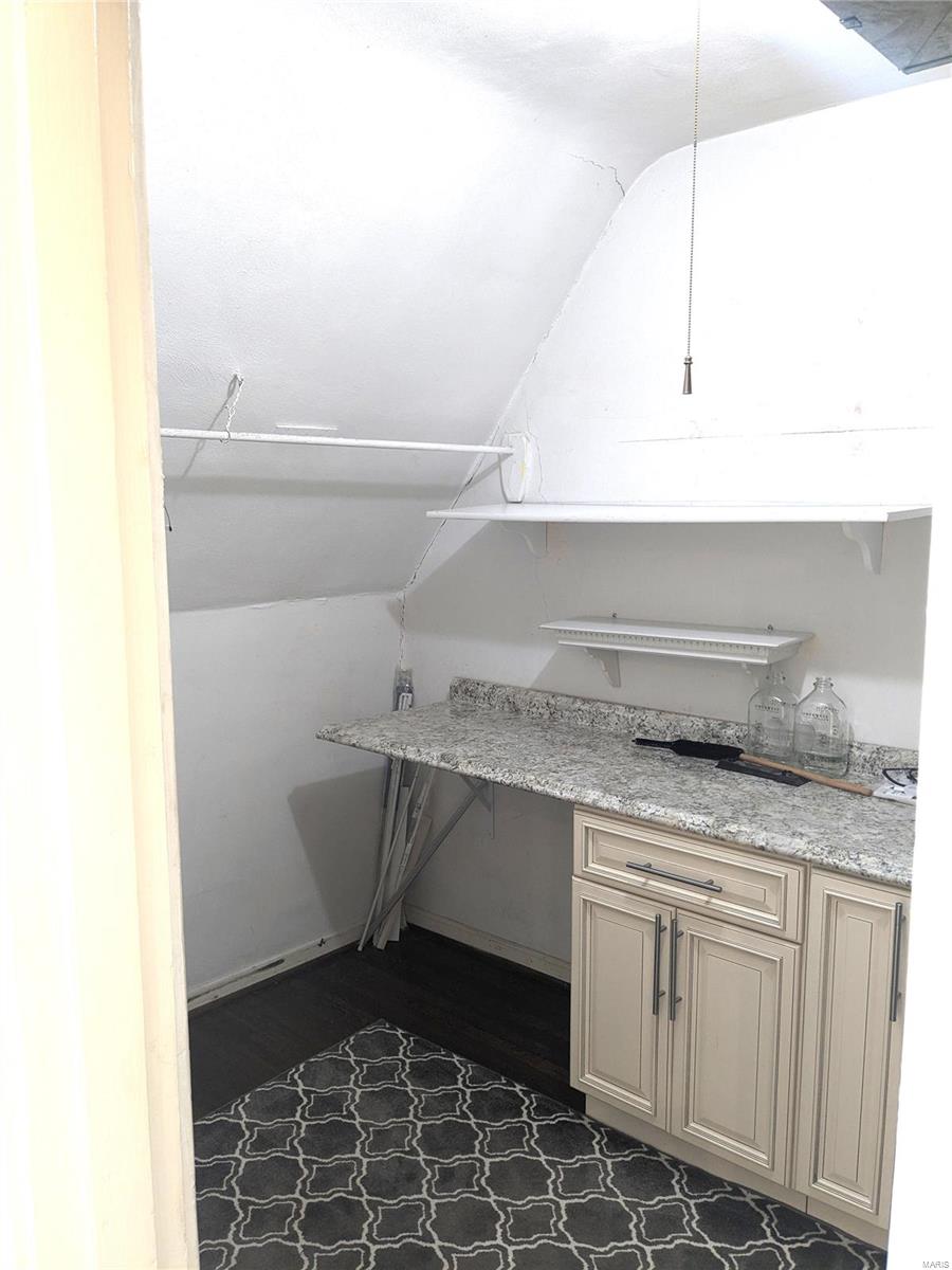 7627 Wydown Unit: 2W