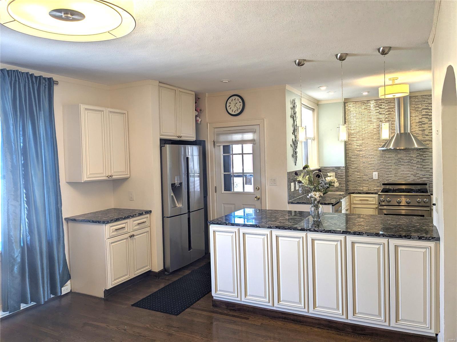 7627 Wydown Unit: 2W