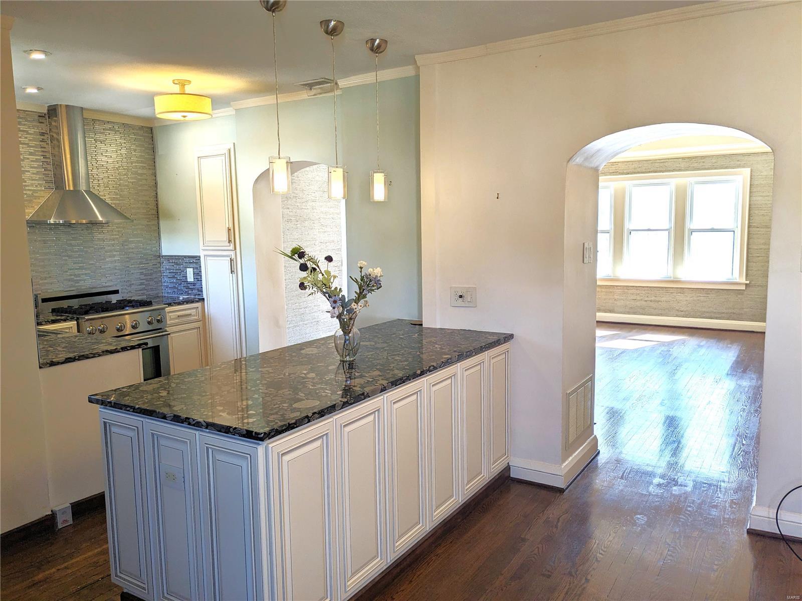 7627 Wydown Unit: 2W