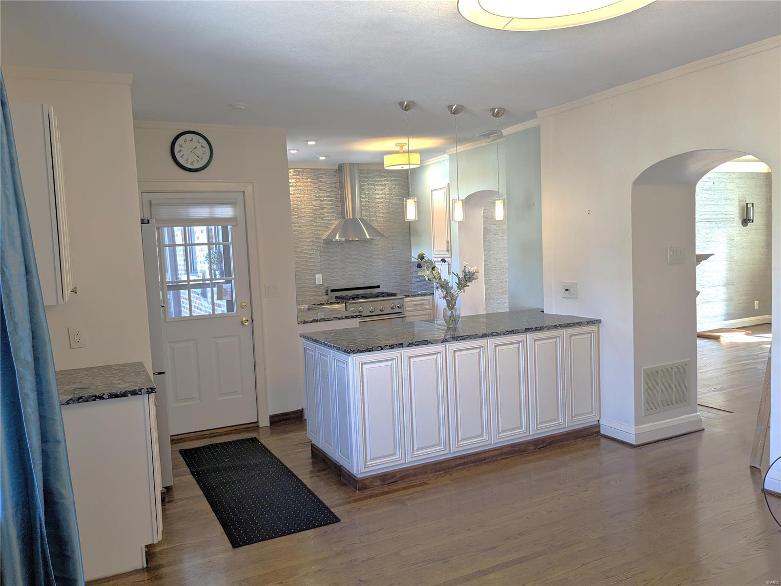 7627 Wydown Unit: 2W