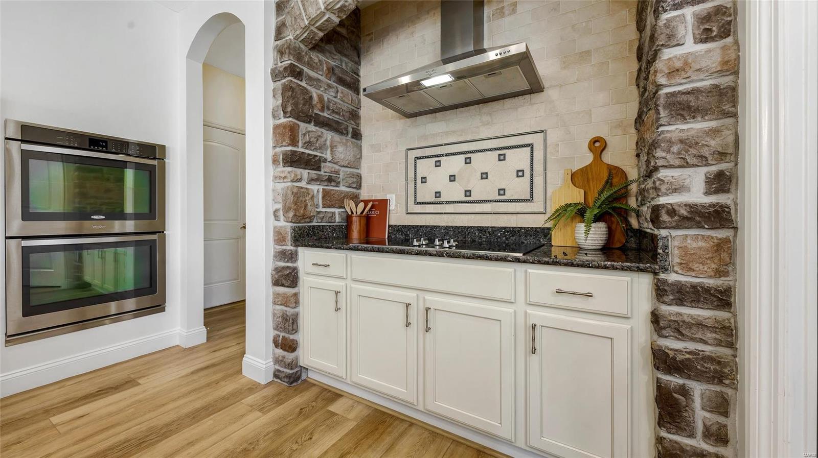 513 Bayview Pointe Court