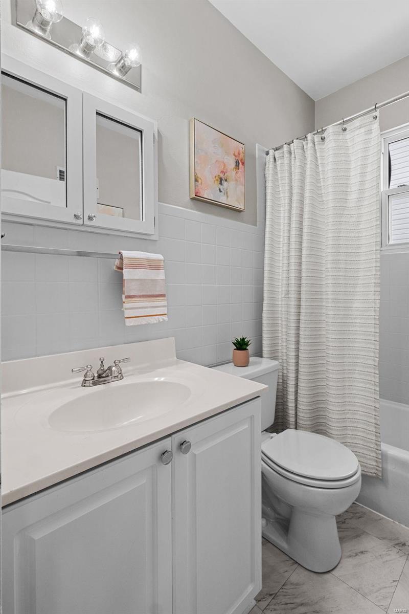 3555 Manhattan Avenue