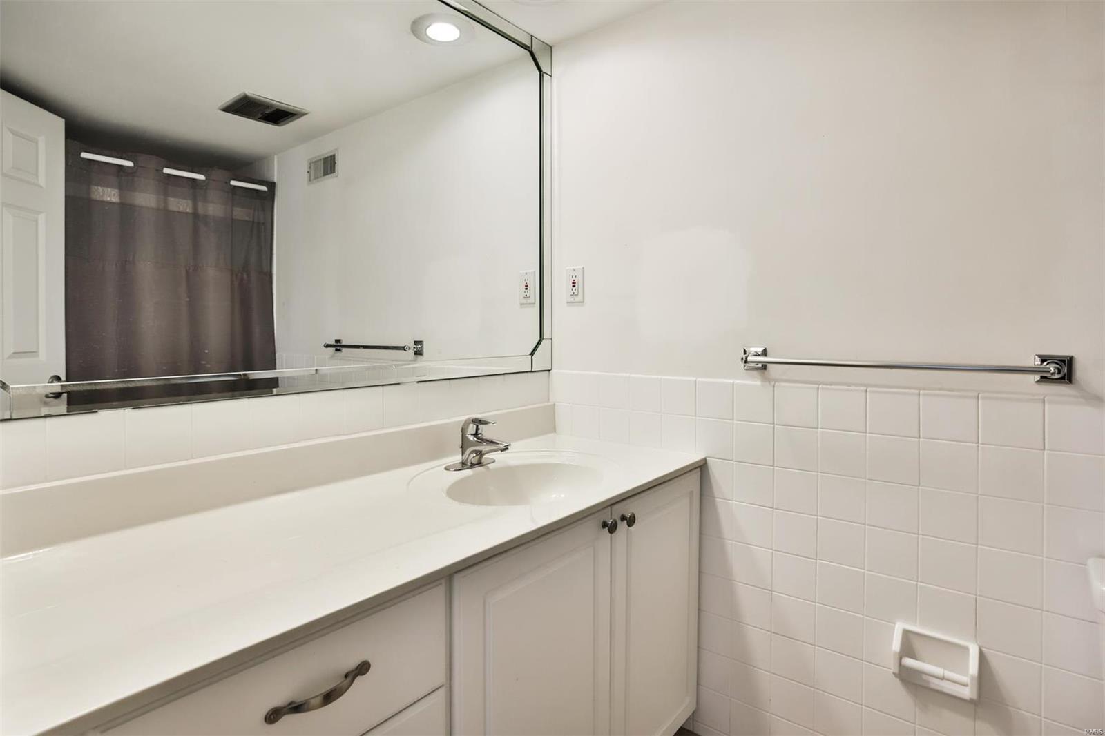 8631 Old Bonhomme Road Unit: 2B