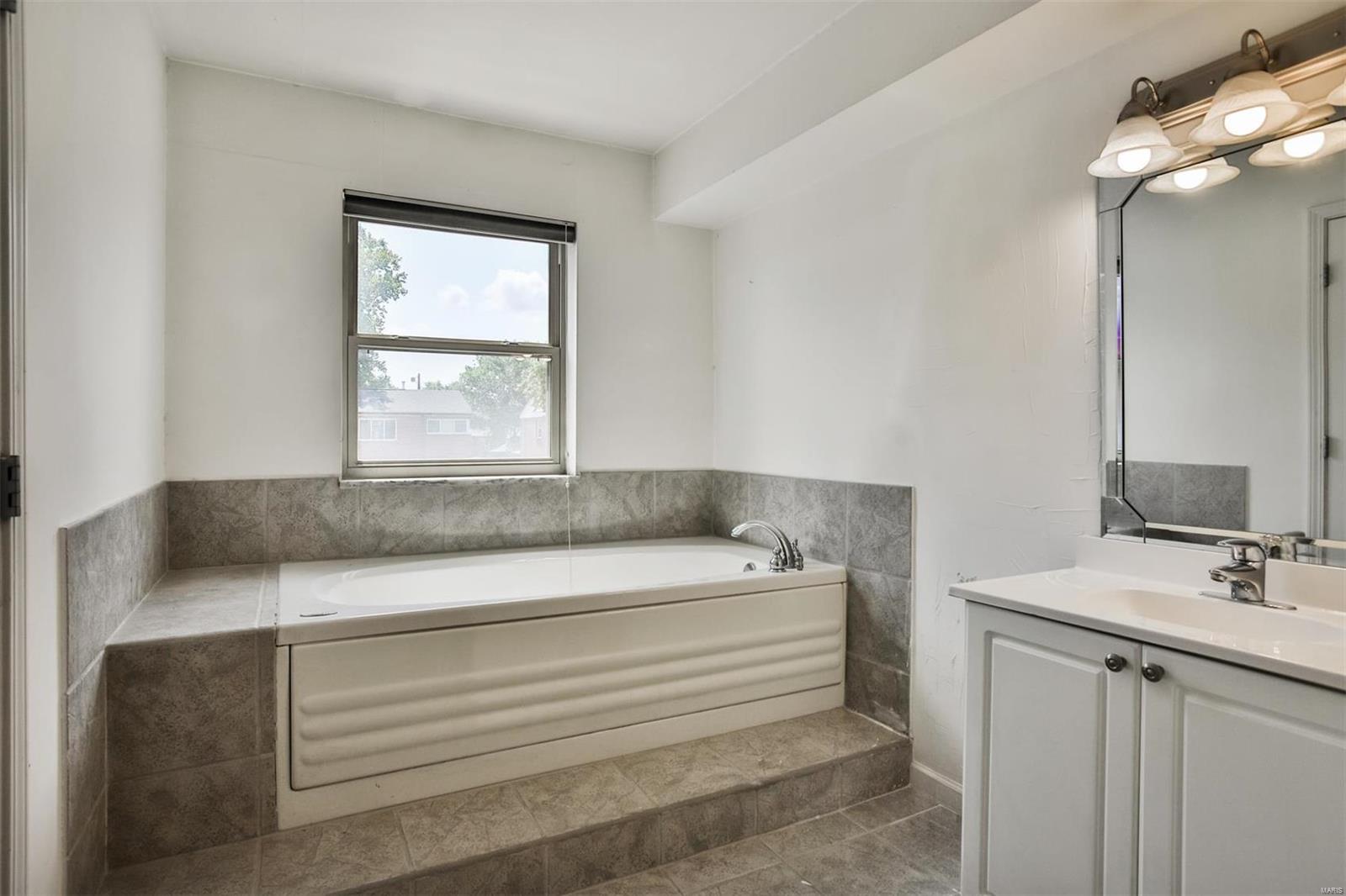 8631 Old Bonhomme Road Unit: 2B