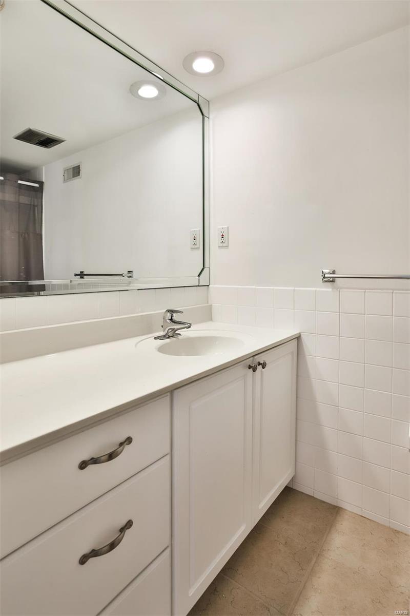 8631 Old Bonhomme Road Unit: 2B