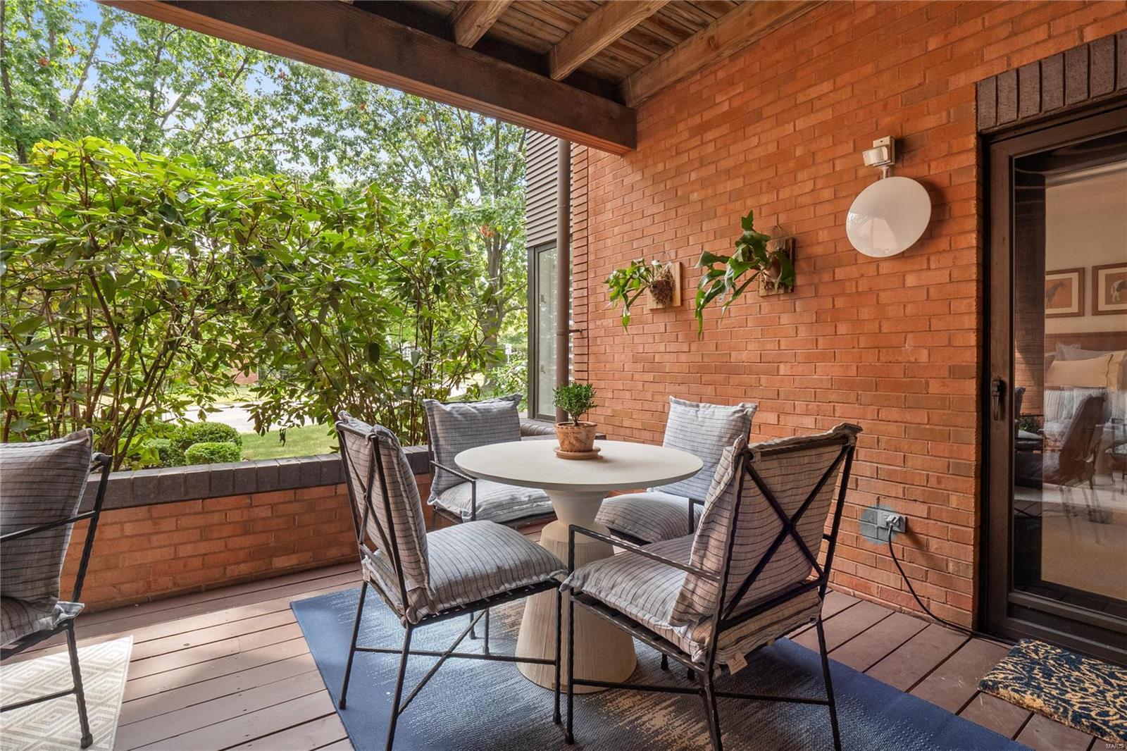 155 N Hanley Road Unit: 101