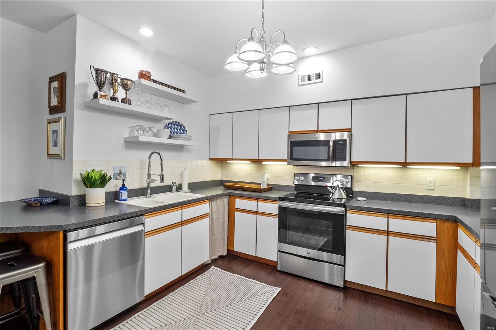 155 N Hanley Road Unit: 101