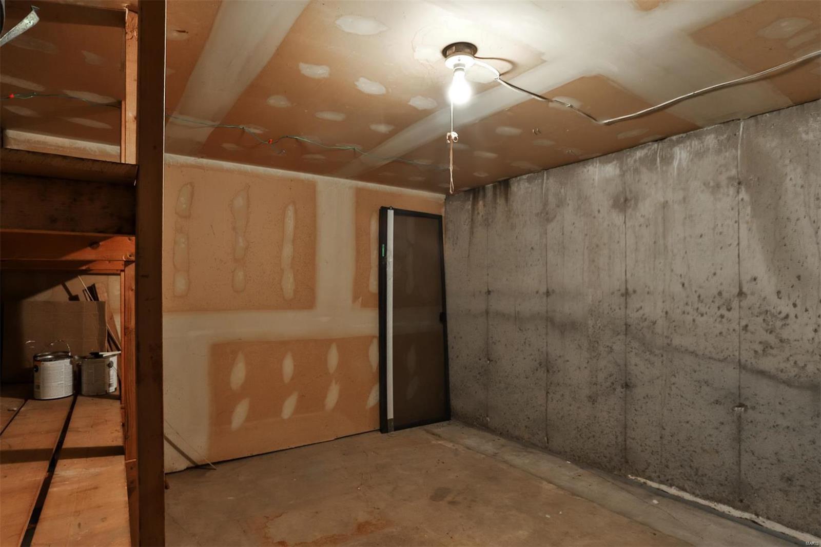 7937 Royal Arms Ct Unit: 1