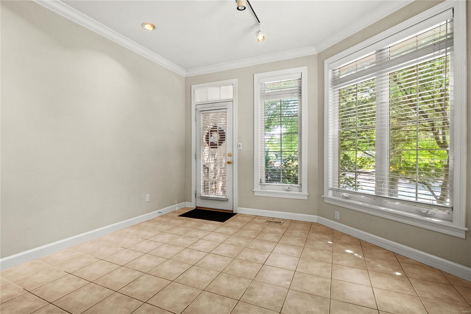 12365 Courtyard Lake Drive