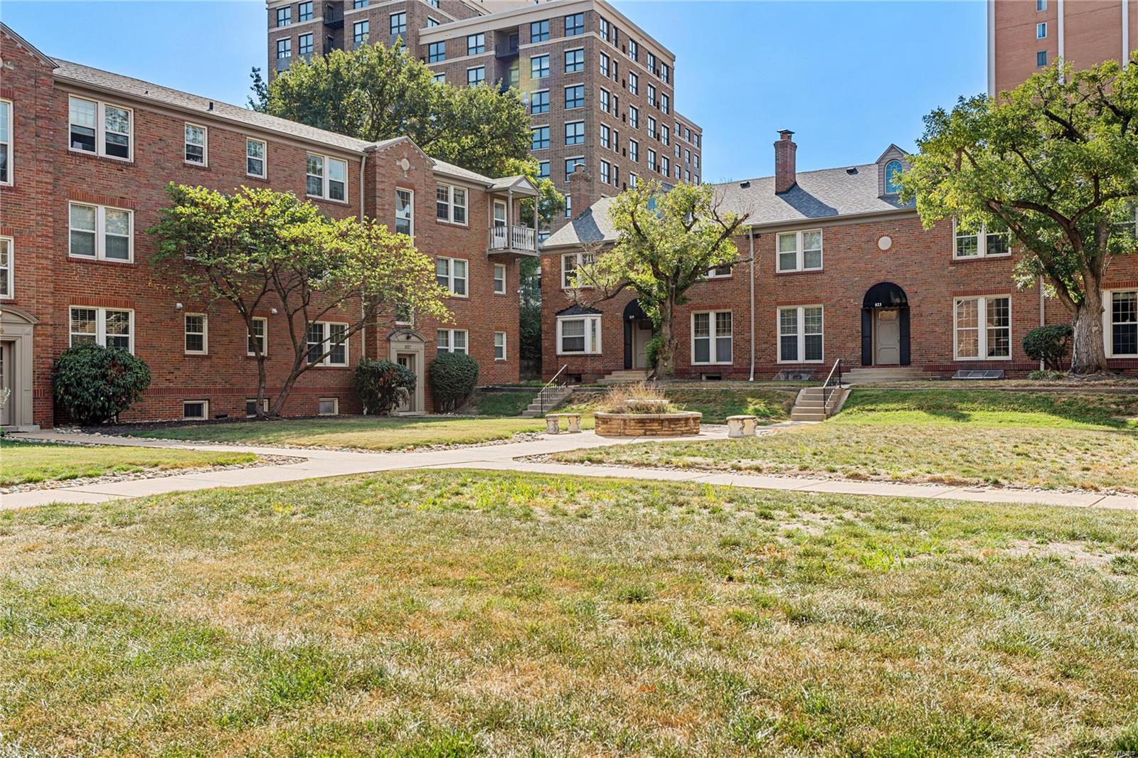 815 Westwood Drive Unit: 1N