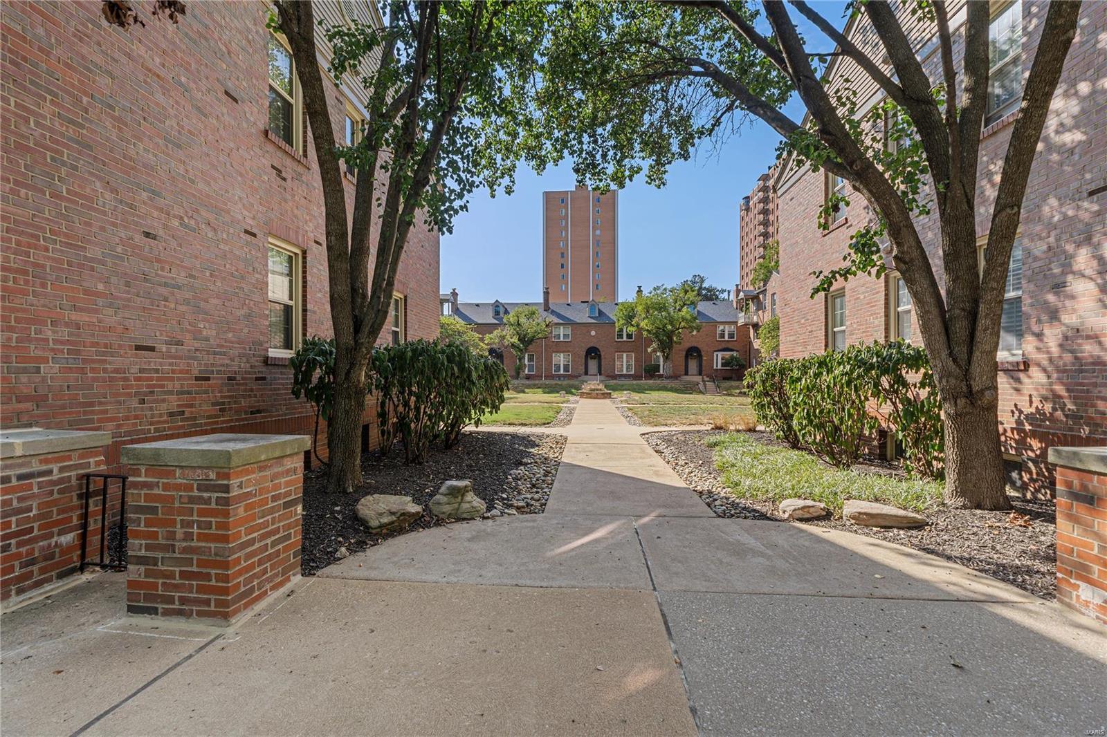 815 Westwood Drive Unit: 1N