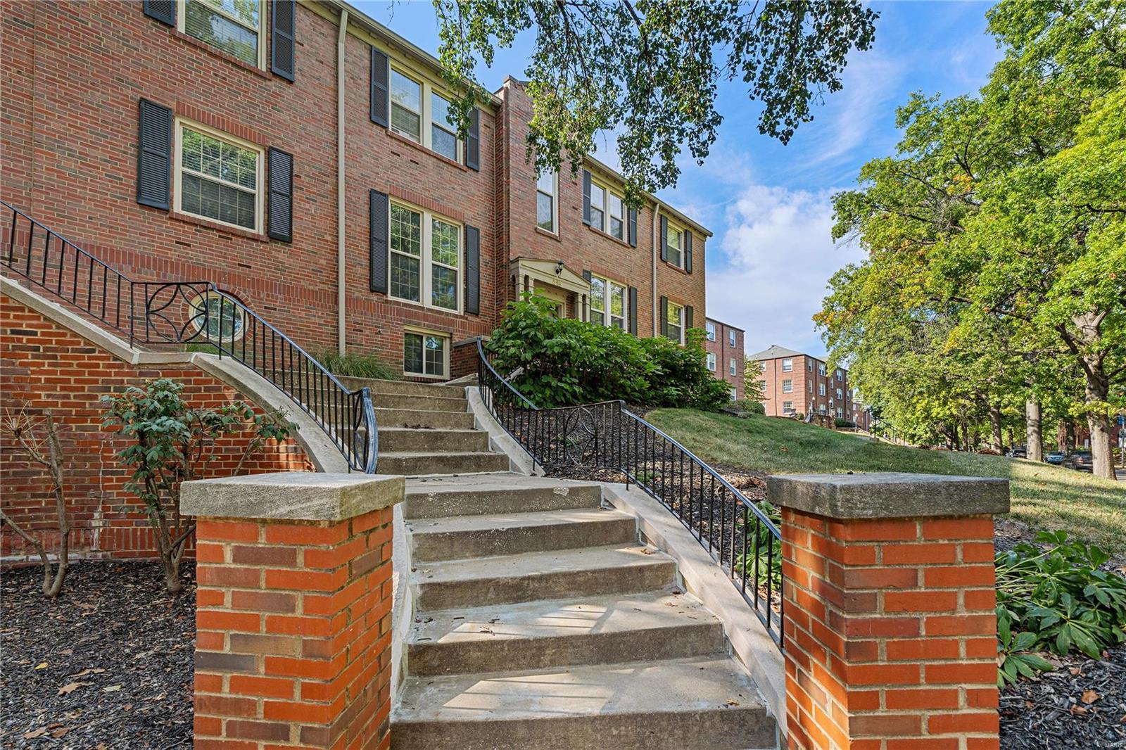 815 Westwood Drive Unit: 1N