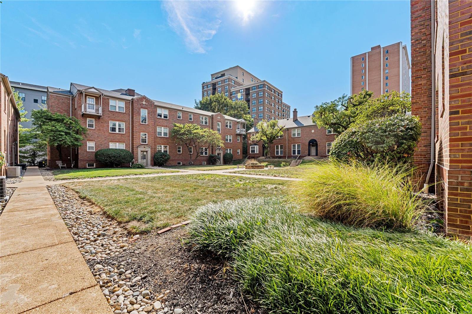 815 Westwood Drive Unit: 1N
