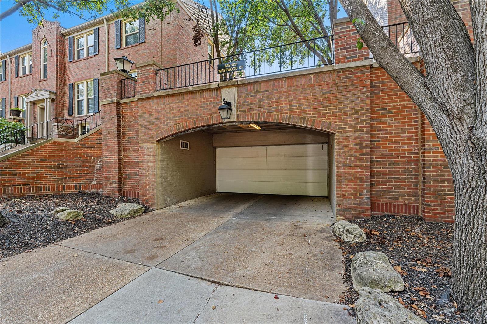 815 Westwood Drive Unit: 1N