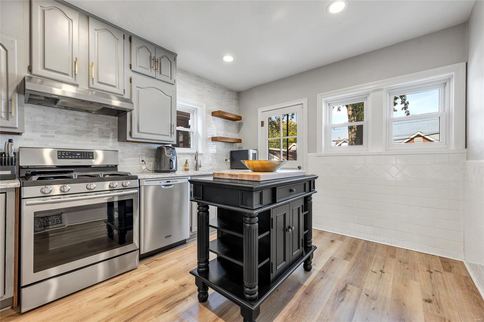 6315 Bancroft Avenue