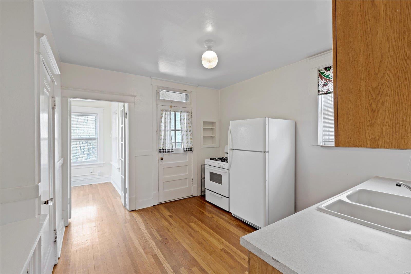 1027 Commodore Drive