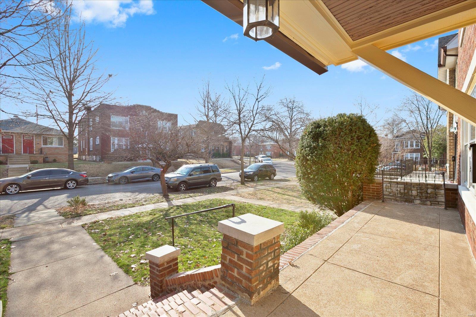 1027 Commodore Drive