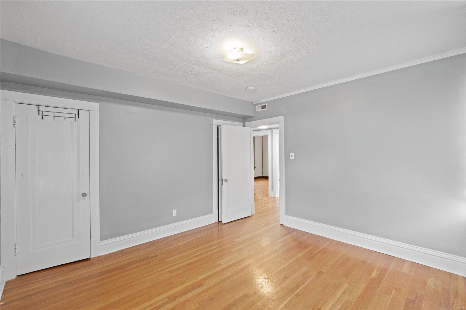 1027 Commodore Drive