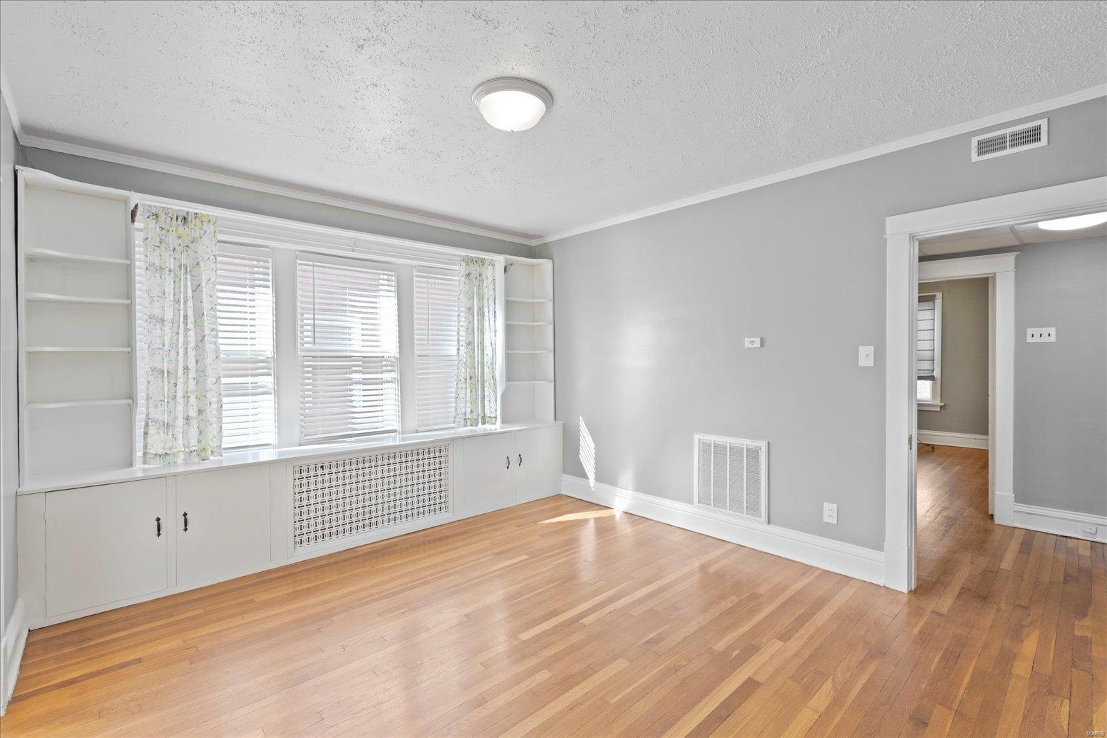 1027 Commodore Drive