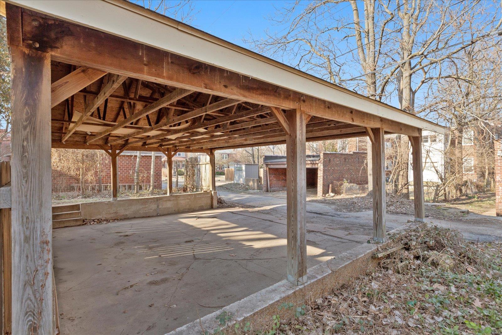 1027 Commodore Drive