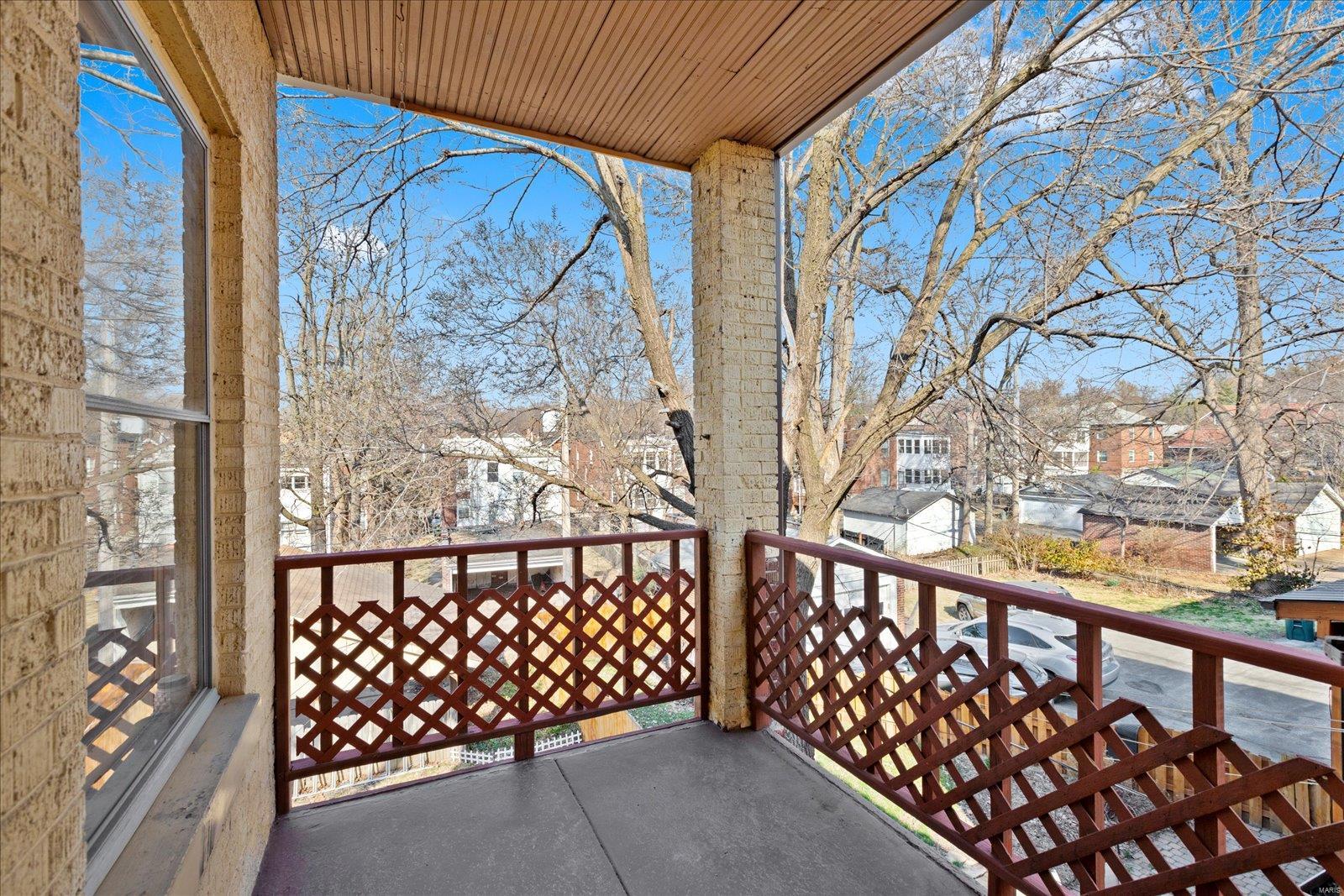 1027 Commodore Drive