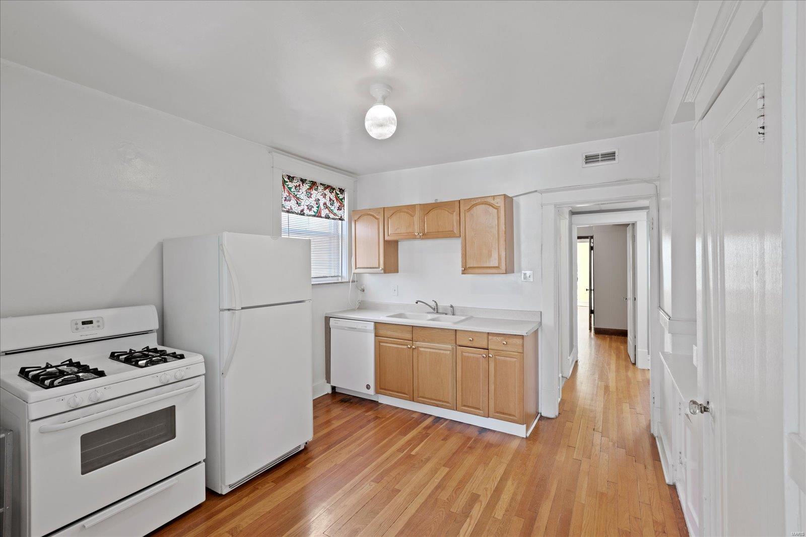 1027 Commodore Drive