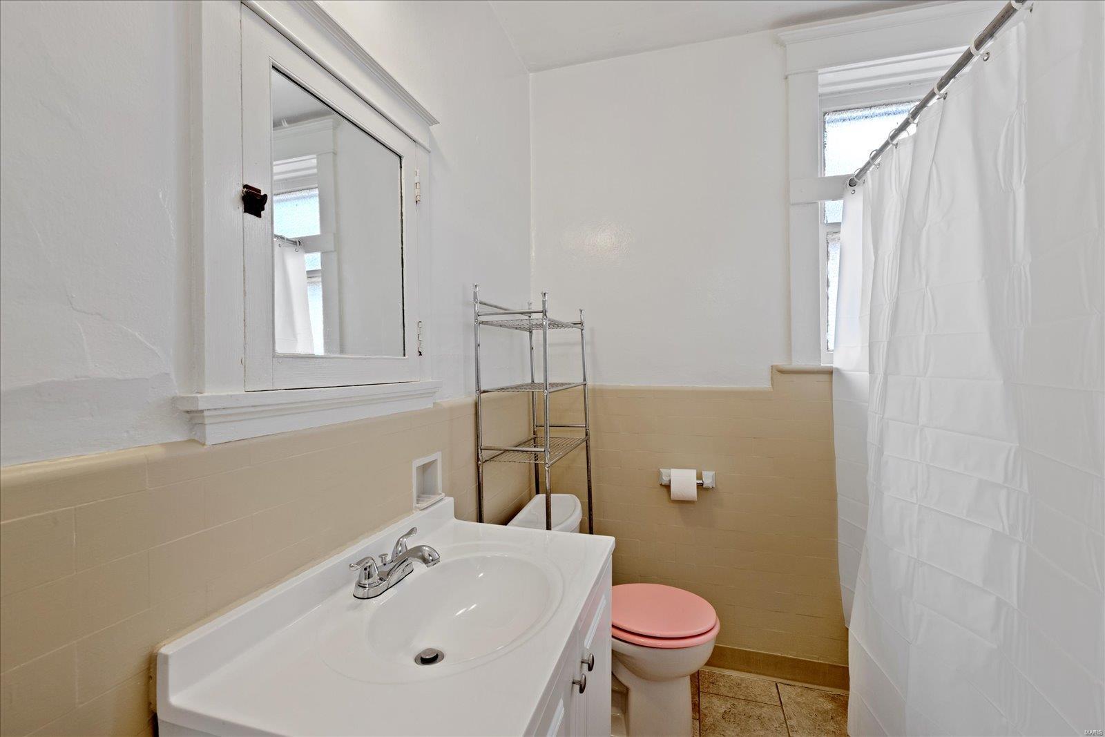 1027 Commodore Drive