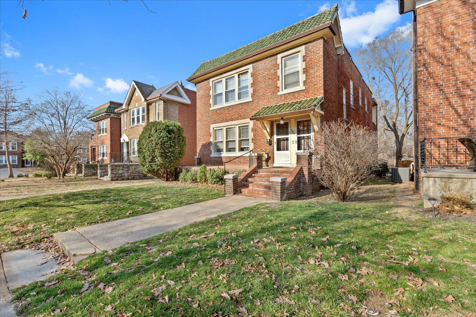 1027 Commodore Drive