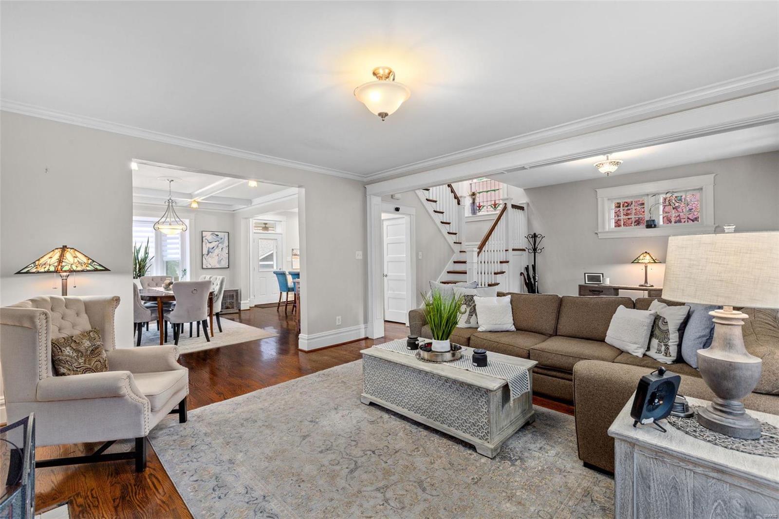 5832 De Giverville Avenue