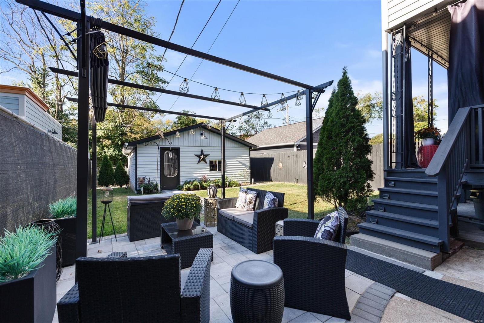 5832 De Giverville Avenue